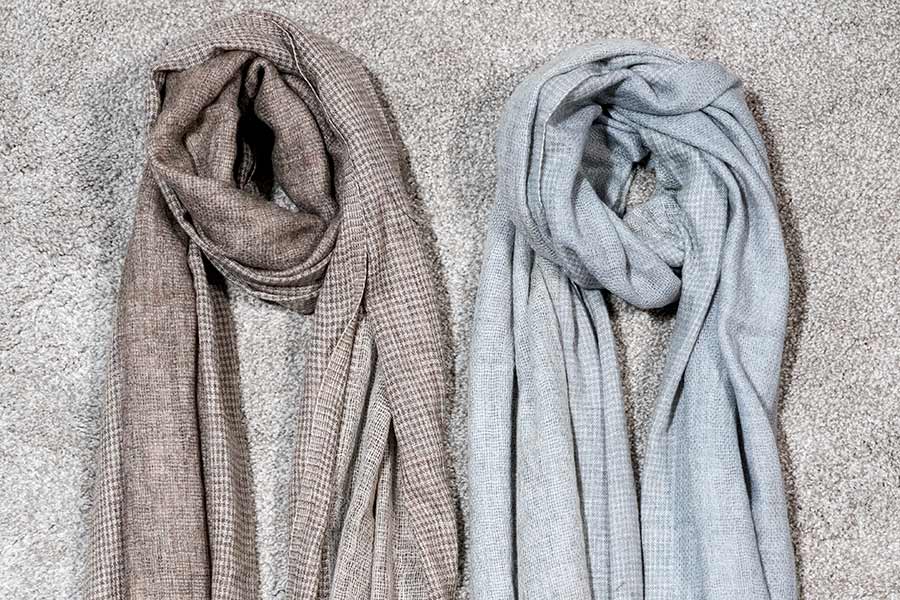 Sciarpa Sartoriale Sfrangiata, 100% Lino, Fantasia Acquarello Azzurro E Lilla Fatta A Mano In Italia Sciarpa Sartoriale Sfrangiata, 100% Lino, Fantasia Acquarello Azzurro E Lilla Fatta A Mano In Italia