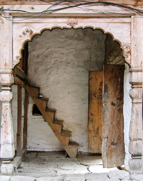 Photo of Whitewashed Archway, Kinnaur