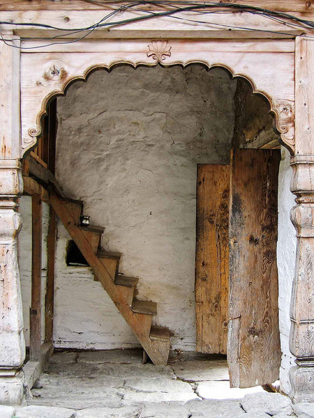 Photo of Whitewashed Archway, Kinnaur