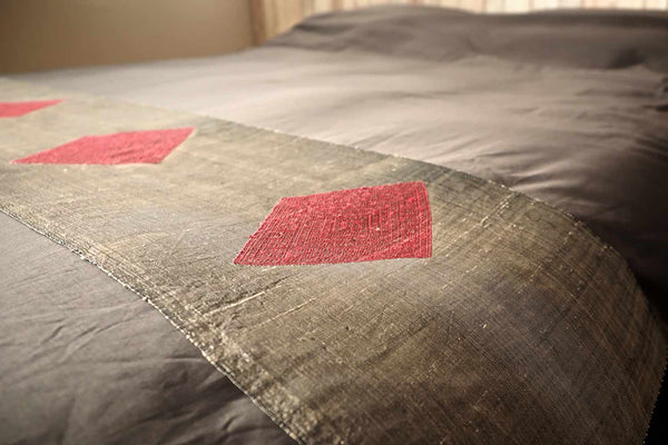 Lao Pha Tung Bed Runner, Silver with Rose Diamonds.