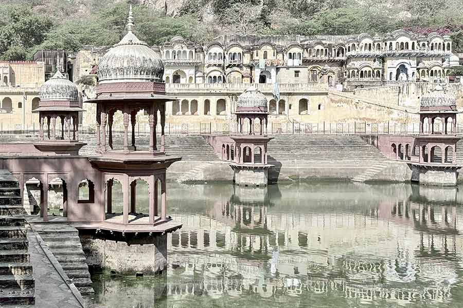 iPhone in Rajasthan - Alwar Palace & Moosi Rani Sagar
