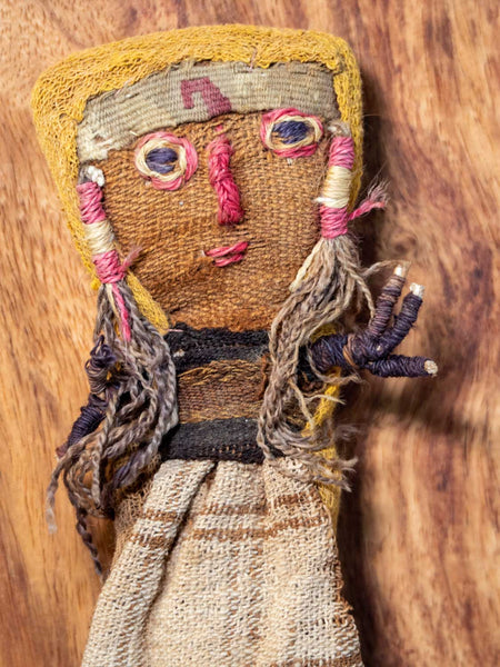 Vintage Peruvian Chancay Burial Doll  detail