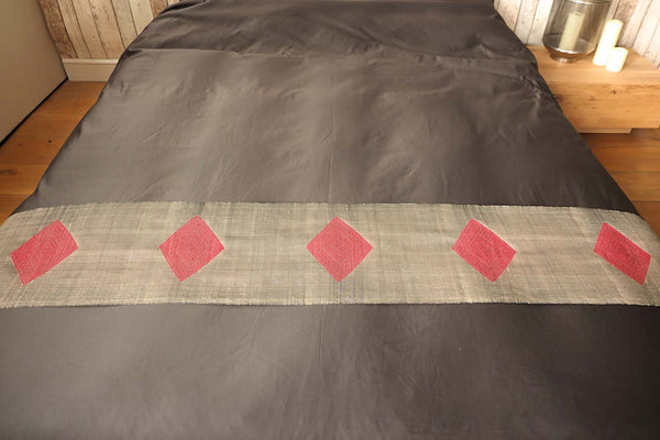Lao Pha Tung Bed Runner, Silver with Rose Diamonds.